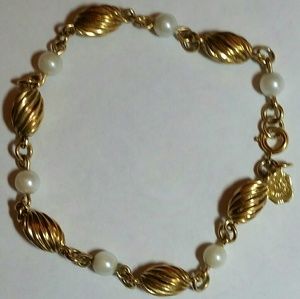 GOLD & FAUX PEARL BRACELET